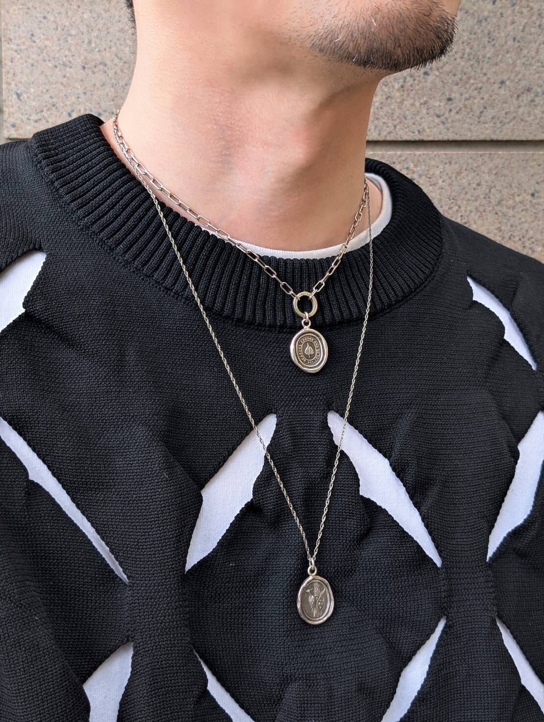 ●Top: Chain 46cm Motif 2.0cm x 1.8cm 94,380 yen (tax included) Bottom: Chain 61cm Motif 1.9cm x 1.7cm 59,400 yen (tax included)