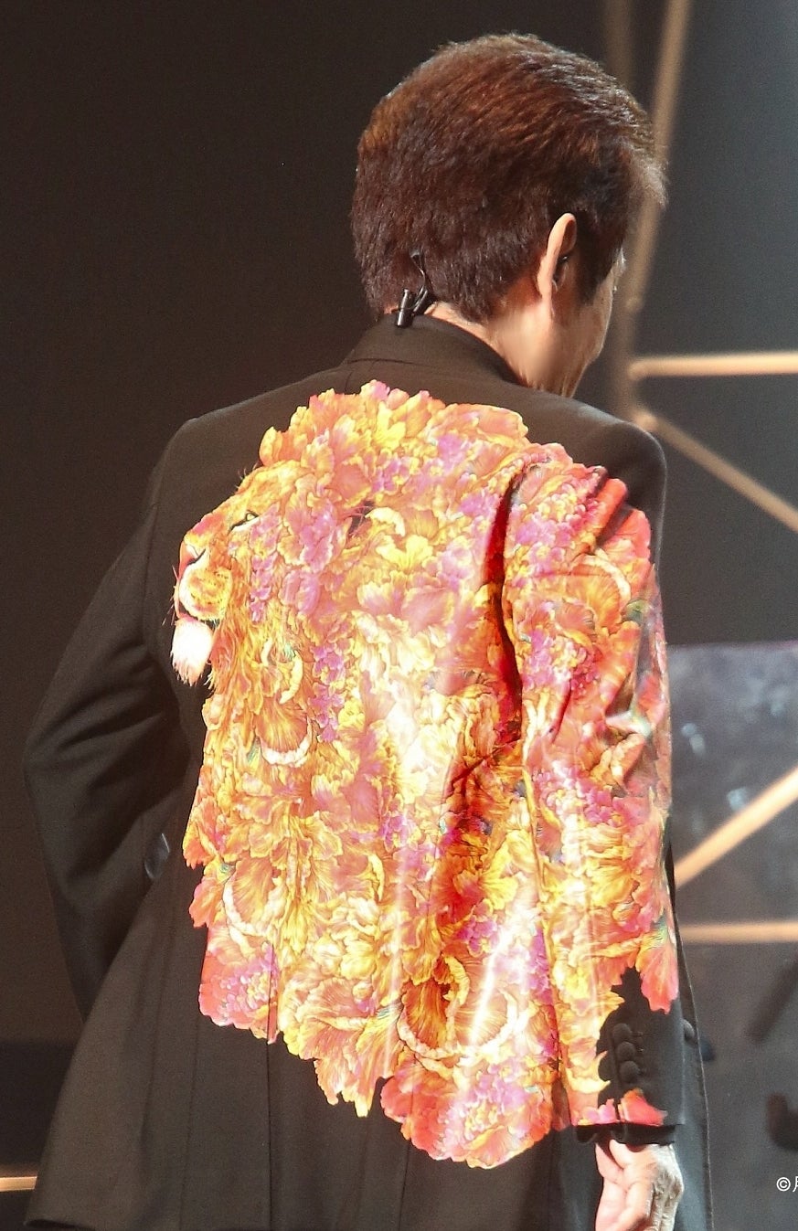 He also designed the stage costumes for Kazuo Funaki, a great Showa era star who is still very active today.
