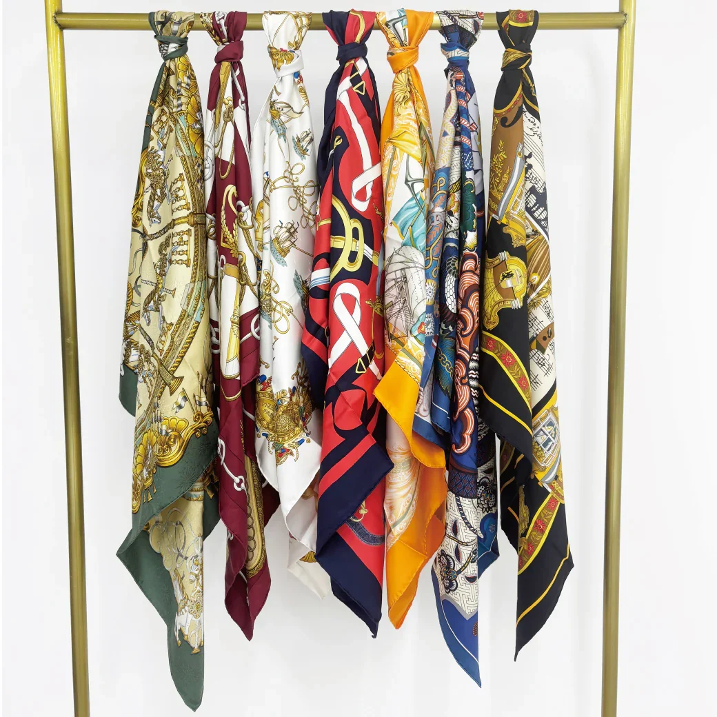 왼쪽부터 ¥41,800(부가세 포함)/¥38,500(부가세 포함)/ ¥39,600(부가세 포함)/ ¥40,700(부가세 포함)/¥40,700(부가세 포함)/¥72,600(부가세 포함)/¥38,500(부가세 포함) ※모든 HERMES