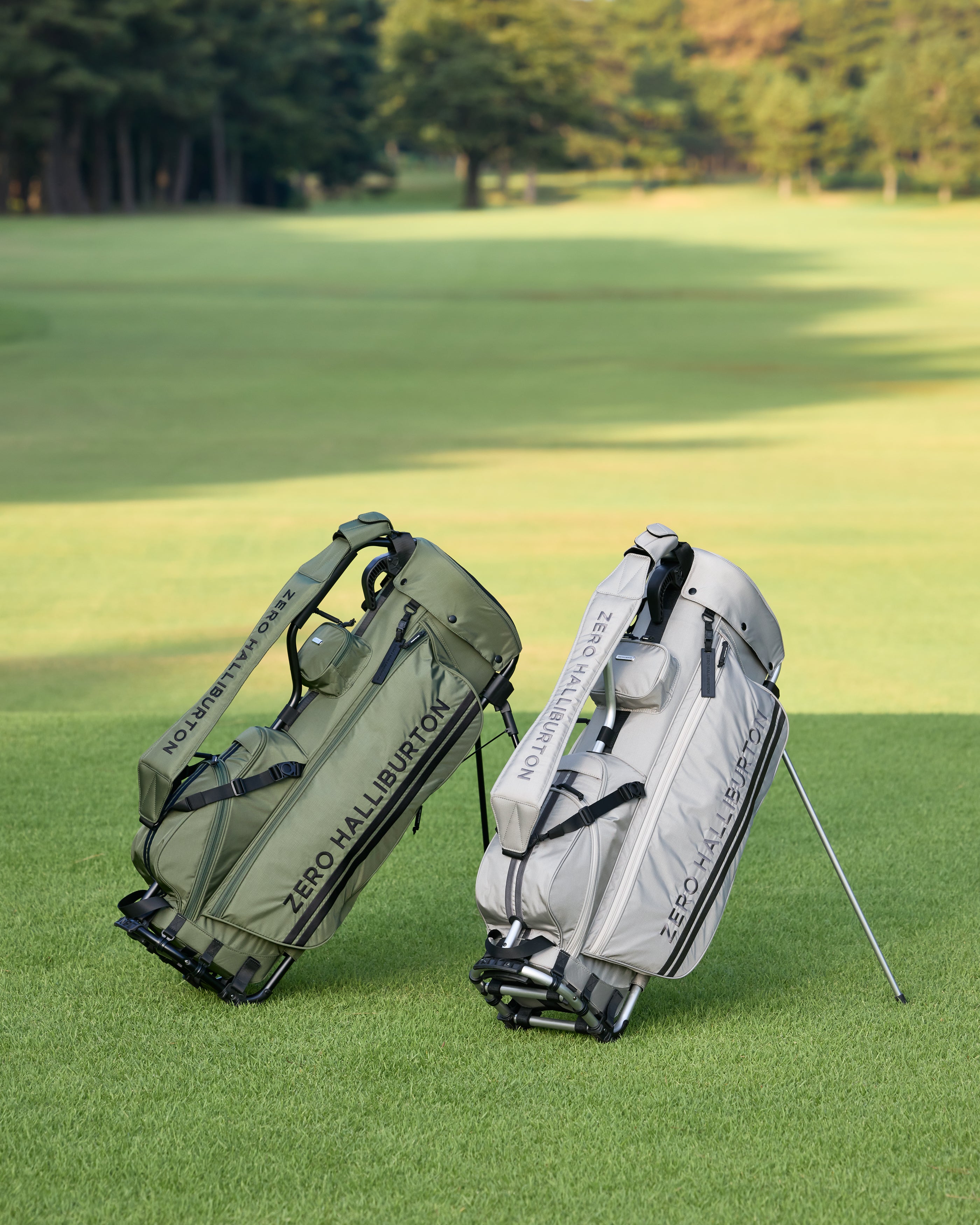 手元操作でスタンドが展開する 新システム搭載キャディバッグ