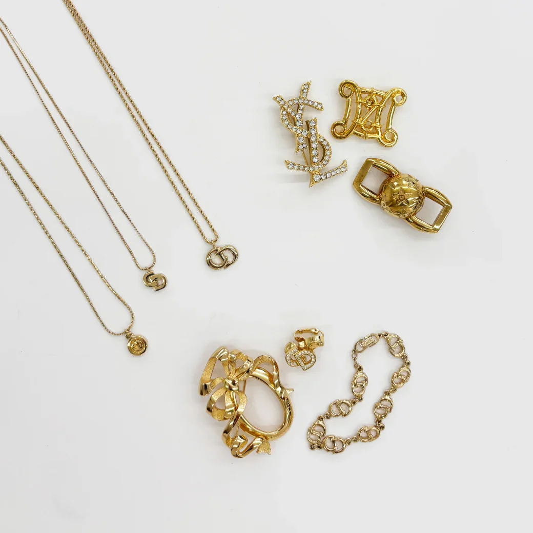 From left: Necklace ¥28,600 / Necklace ¥29,700 / Necklace ¥30,800 / Brooch ¥29,700 / Earrings ¥30,800 / Bracelet ¥28,600 (all Christian Dior) Top right: Brooch ¥50,600 (Yves Saint Laurent) / Brooch ¥35,200 (CELINE) / Brooch ¥24,200 (CELINE)